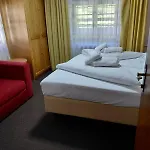 Gaestehaus Dorfschmiede Hotel apartamentowy 3*