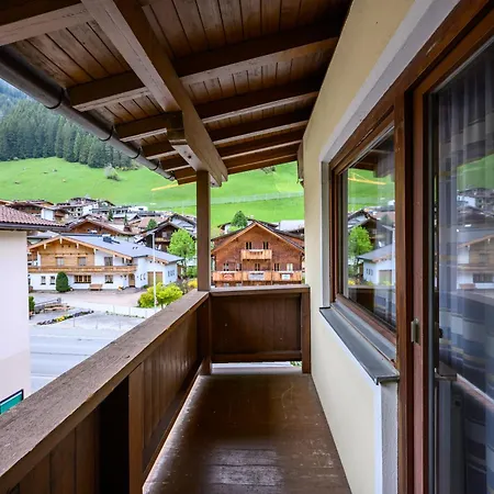 Apartahotel Gaestehaus Dorfschmiede Tux