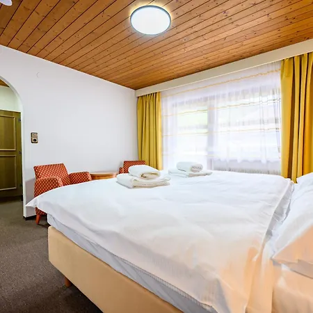 Gaestehaus Dorfschmiede Apartmanhotel Tux