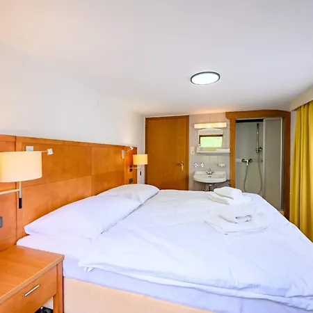 Gaestehaus Dorfschmiede Lägenhetshotell Tux