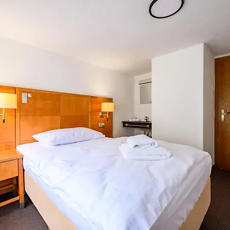 Lägenhetshotell Gaestehaus Dorfschmiede Tux